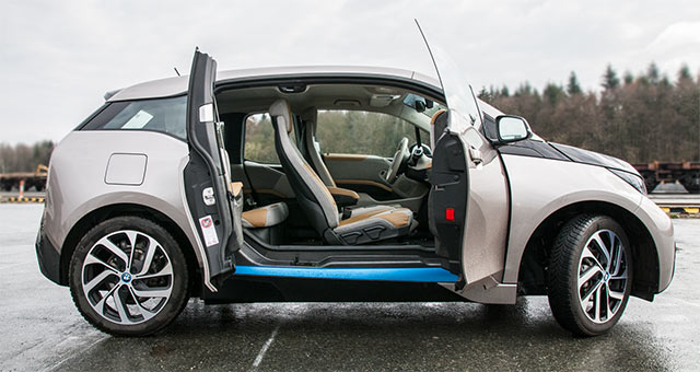 Elektroauto BMW i3 Seitenansicht Türen offen