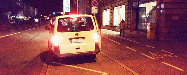 Ultras kleben Plakate in Nürnberg