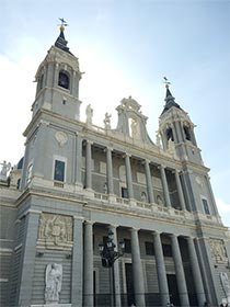 Portal der Cathedral de la Almudena