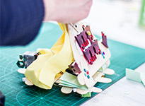 Zahnbürsten-Roboter-Rennen in der Vorabendveranstaltung des OpenUp Camps 2014 in Nürnberg