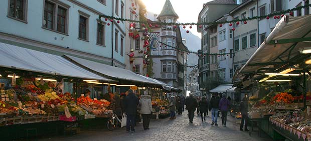 Fußgängerzone Gemüsestände Bozen